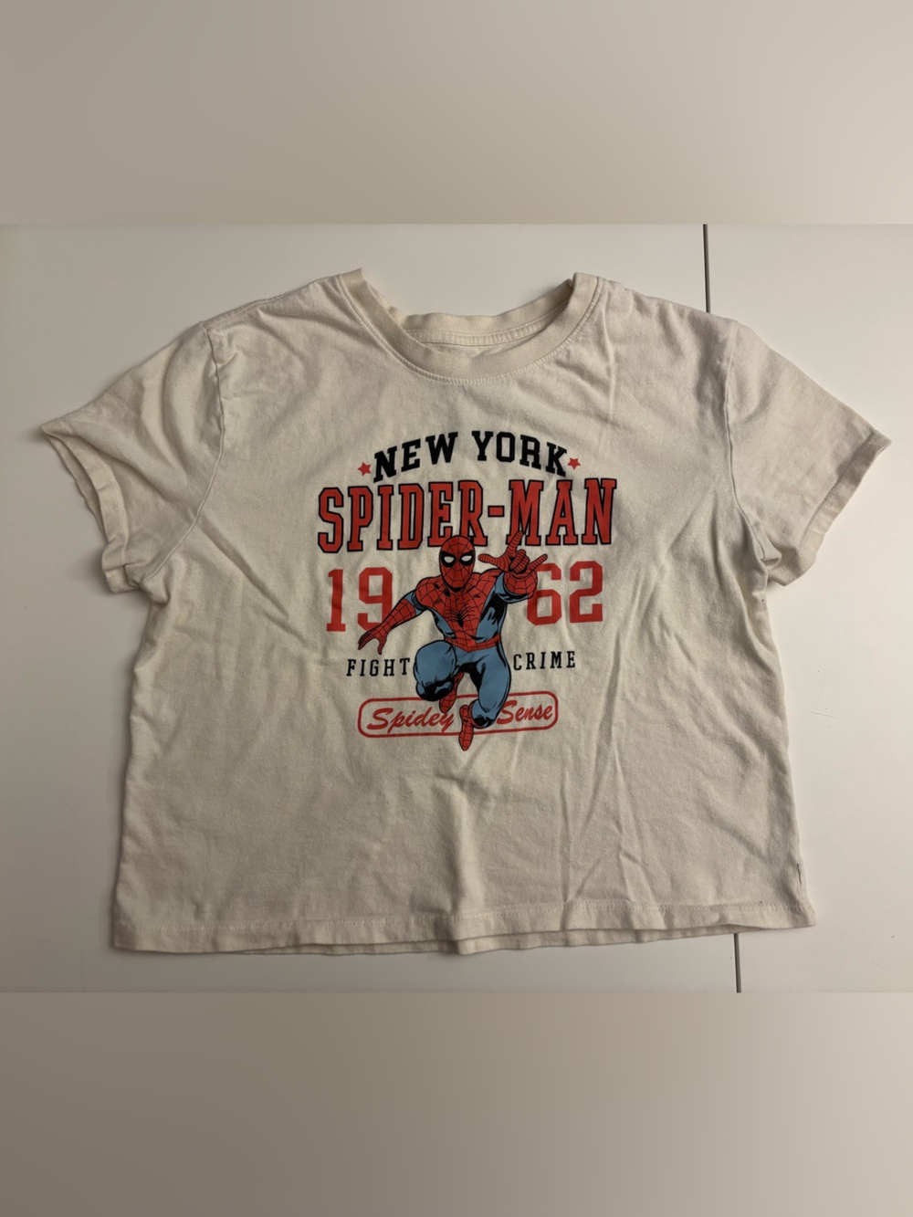 Spider-Man Cream Graphic T-Shirt Size XL fits like a women’s baggy medium